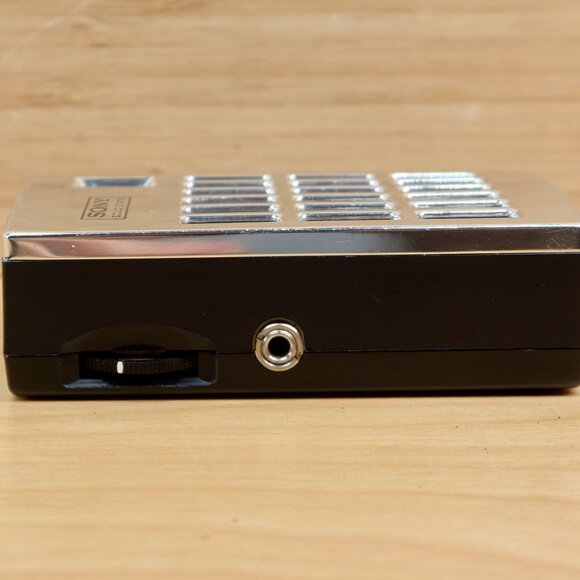 Vintage Sony 2R-32 Six Transistor Portable AM Radio, Working, Made in Japan - Picture 5 of 9